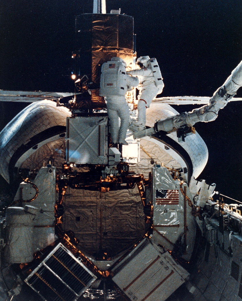 sts-41c_eva-nelson-van-hoften.jpg