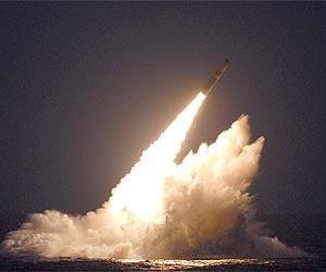trident-2-d5-missile-submarine-launch-angle-lg.jpg