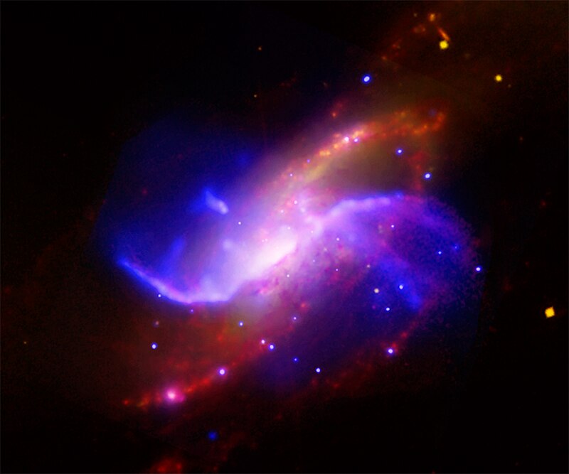 800px-Messier_106_by_Spitzer.jpg